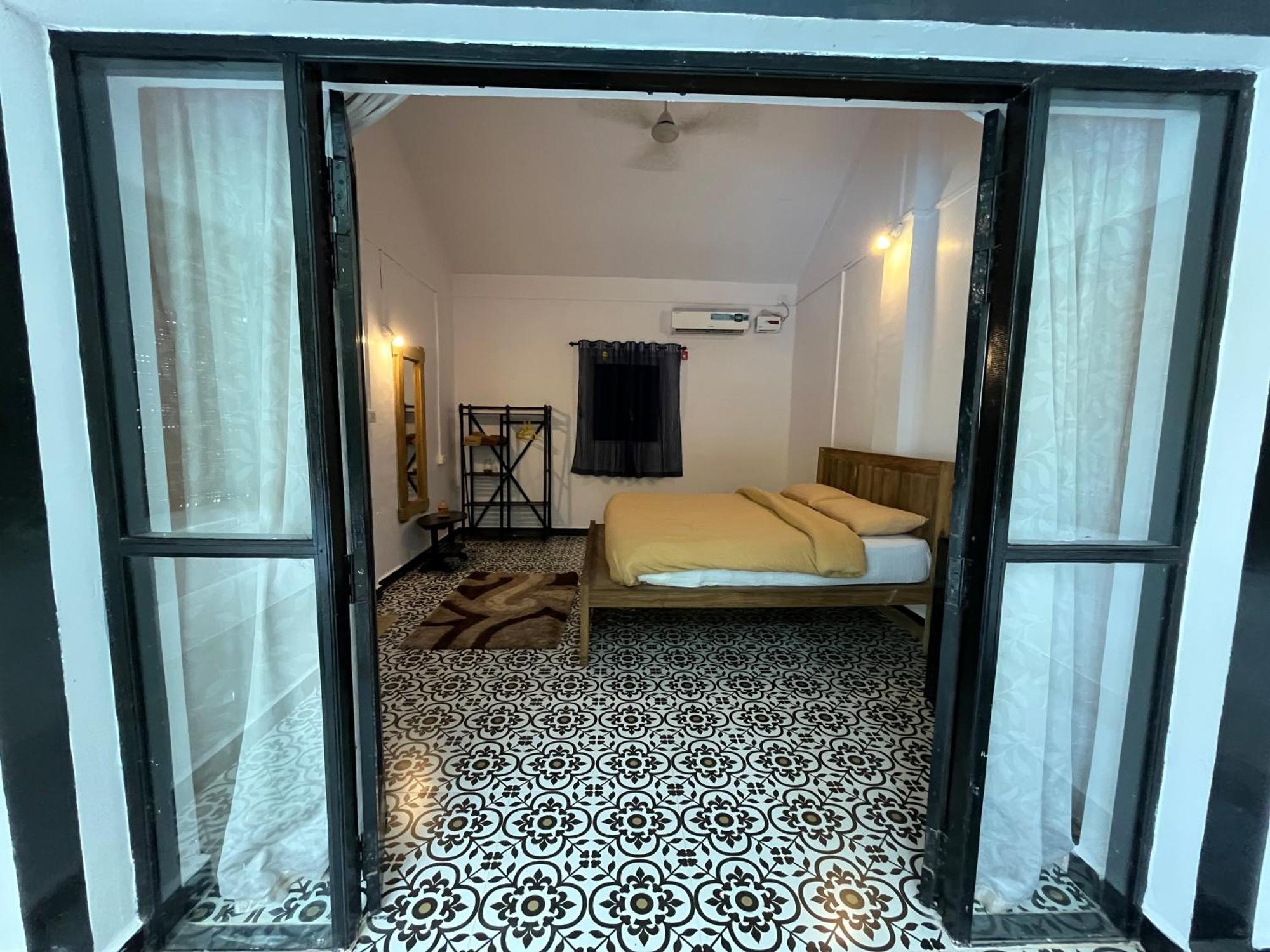 God'S Gift Morjim Hotel Екстериор снимка